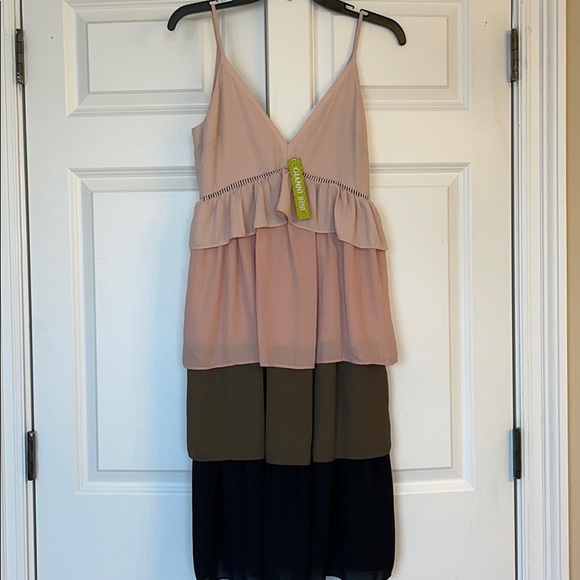 🆕 Dress - Picture 4 of 6